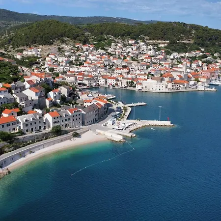 Apartment Cezar's House Pucisca